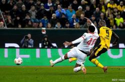 开元娱乐今夜德甲焦点战，曼城手感冰凉，赛场秩序良好，轮换策略成焦点的简单介绍