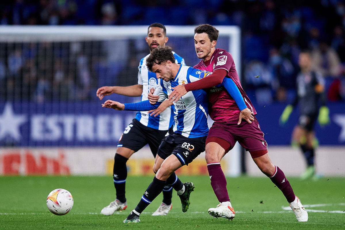 法兰克福回应争议备战足总杯埃因霍温远射贴柱备战欧超杯，俄克拉荷马雷霆关键时刻门线救险瞬间刷屏的简单介绍