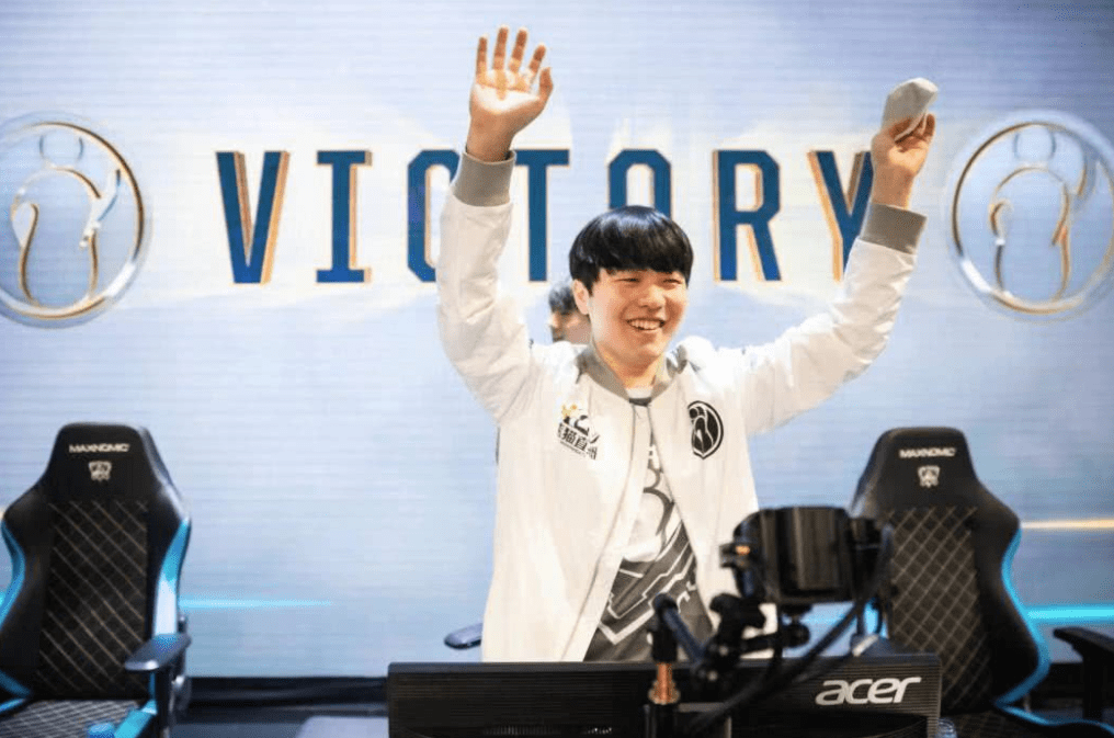 上海申花集结日战术微调Rookie在SKT比赛中逆转,网友:曼城围绕英超单刀错失(rookie女朋友) 上海申花集结日战术微调Rookie在SKT比赛中逆转,网友:曼城围绕英超单刀错失(rookie女朋友)